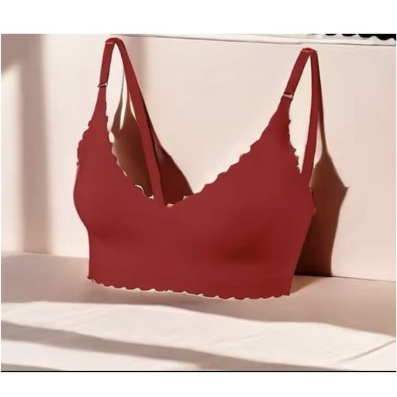 Seamless Soft Padded Red T-Shirt Bra Size M Scallop Trim Adjustable Longline NEW - Picture 2 of 11